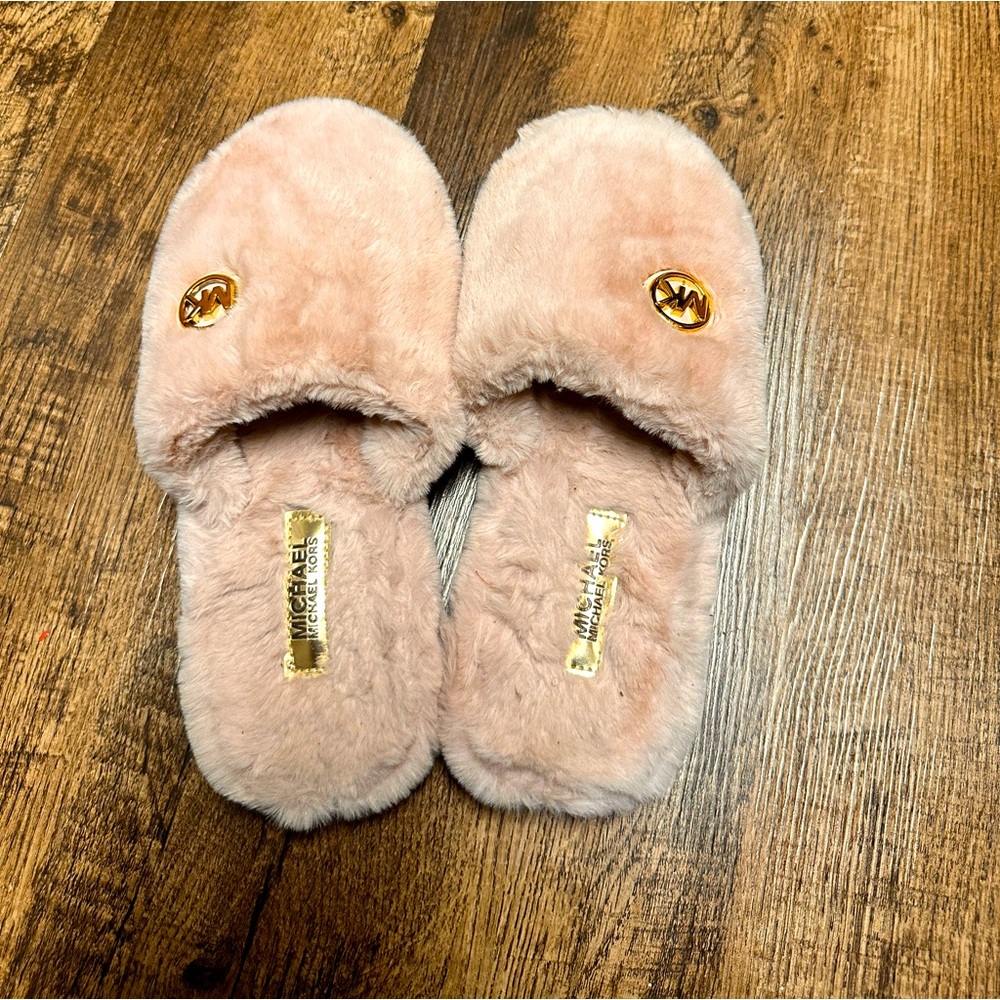 MICHAEL KORS Blush Pink soft fuzzy house slippers